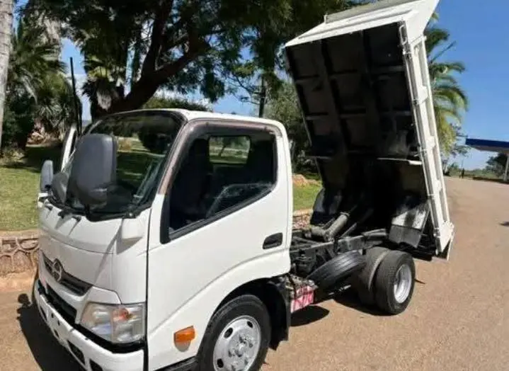2011 Hino Dutro